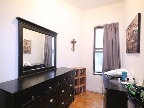 4th image of 216 W 79th St #2F2