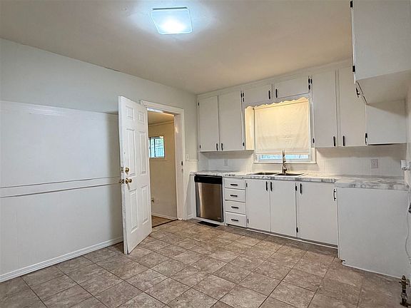 5th image of 926 N Palm St