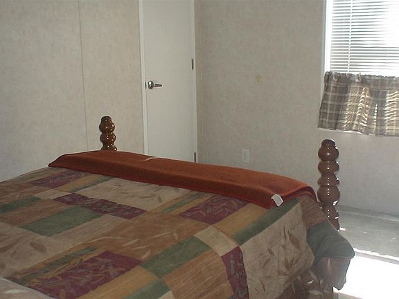 3rd image of 2341 Oakwood Dr