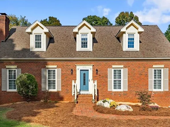 1010 Westminster Dr, Greensboro, NC 27410
