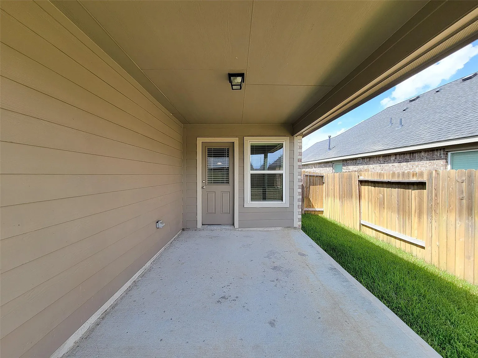 3 bed, 2.0 bath, 1514 sqft, $2,000 — Photo 3
