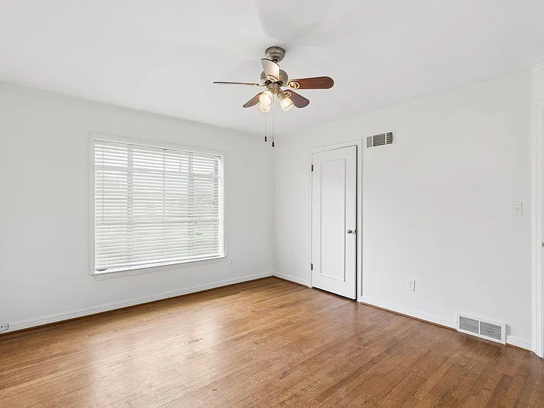 1108 Larchmont Ln — Photo 31