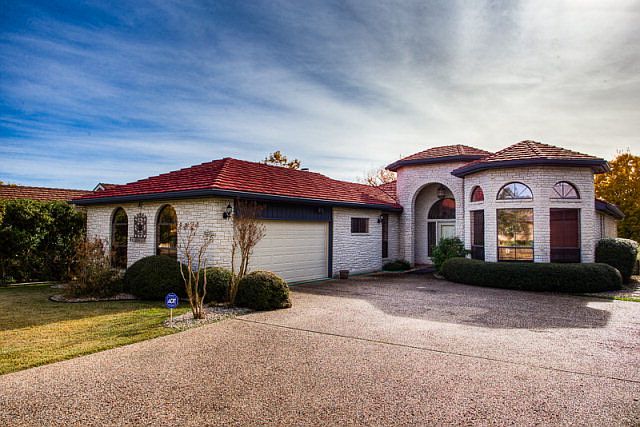 1st image of 523 Oakland Hills Ln