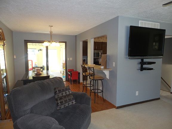 4th image of 4500 Applewood Ave