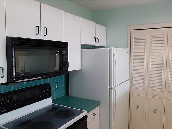 4th image of 33 Plantation Dr APT 101