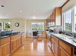 5070 Cochrane Ave — Photo 3