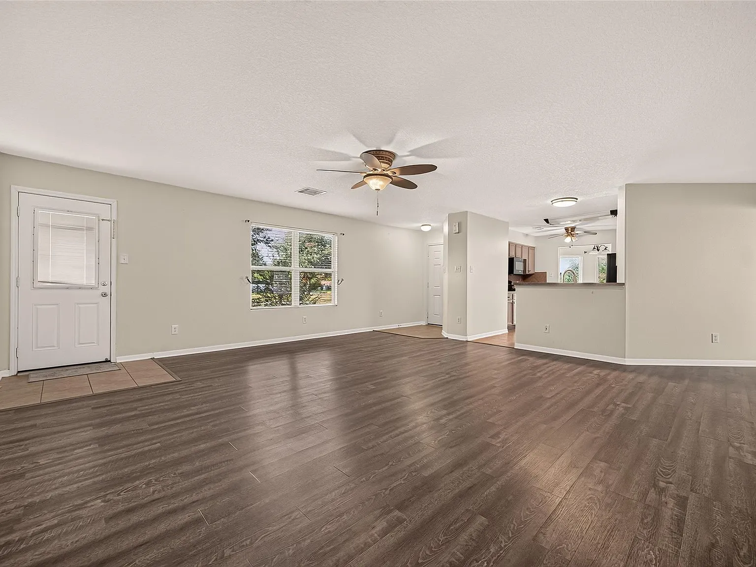 3 bed, 2.0 bath, 1760 sqft, $1,850 — Photo 4