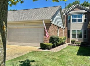 15742 Golfview Drive Blvd, Riverview, MI 48193