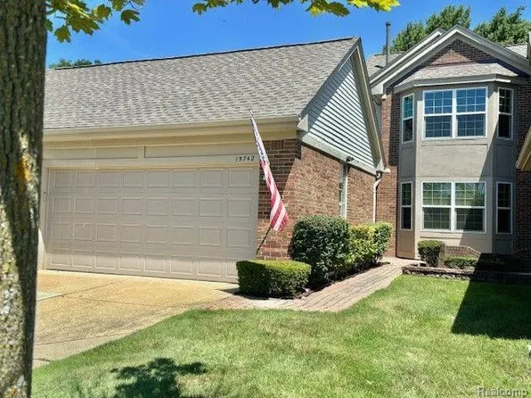15742 Golfview Drive Blvd, Riverview, MI 48193