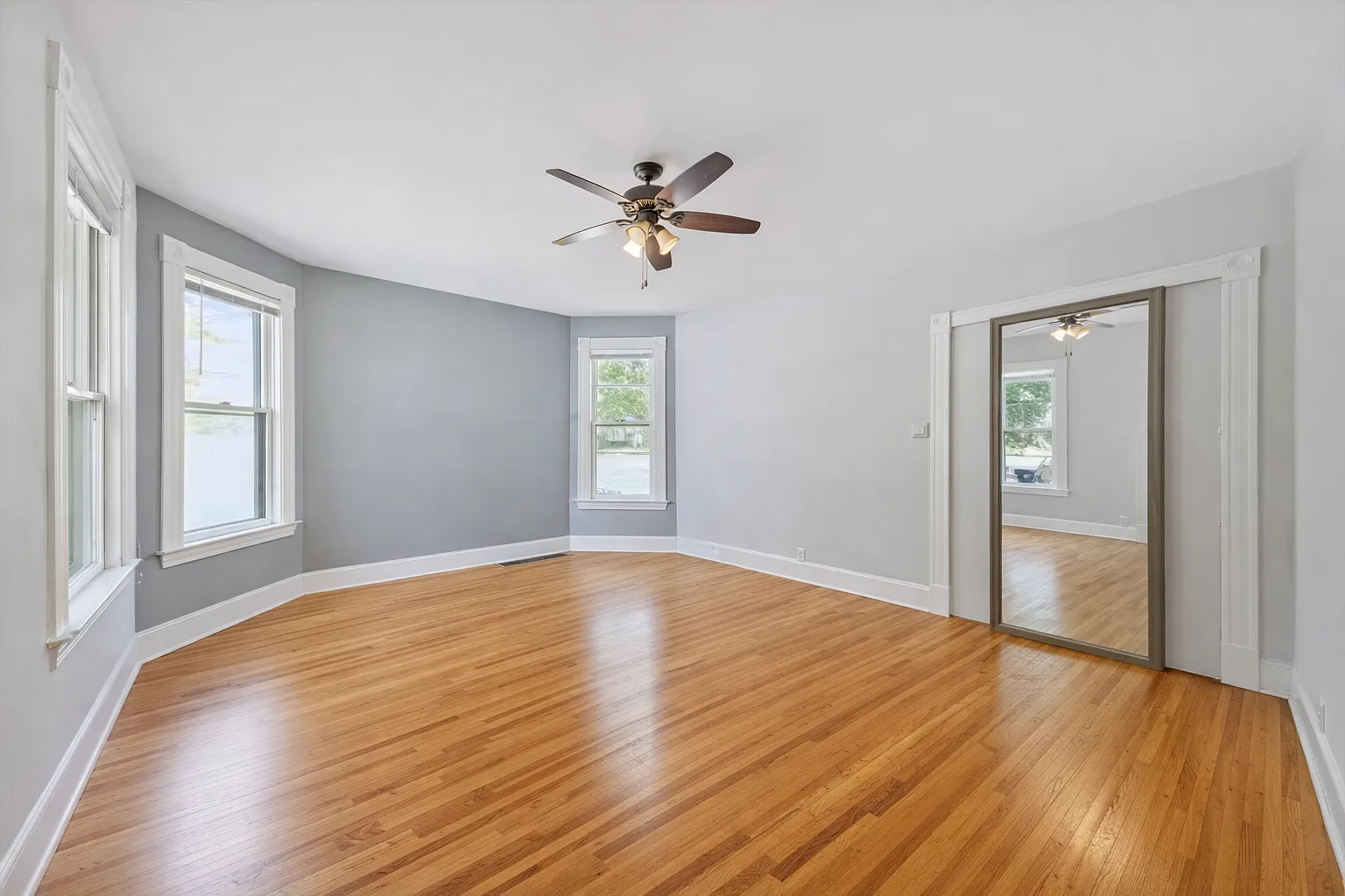 5 bed, $2,900 — Photo 3