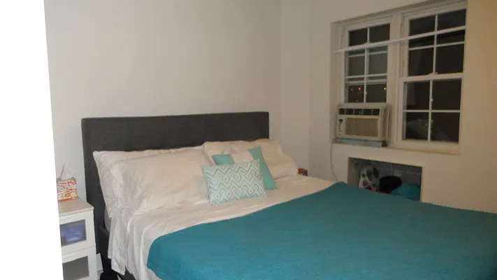 Rented by Halvatzis Realty | media 10