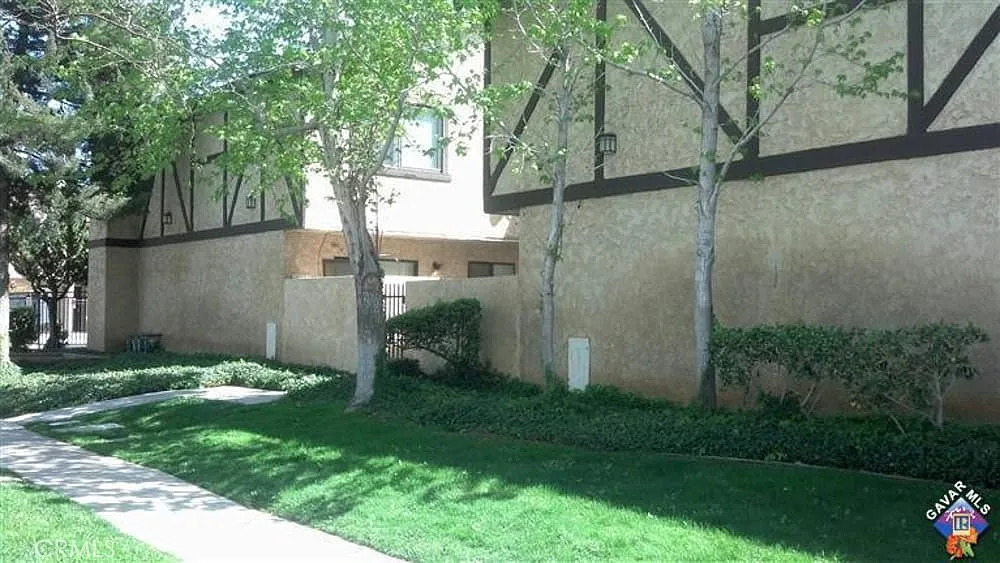 Building Photo - 1346 W Avenue J4