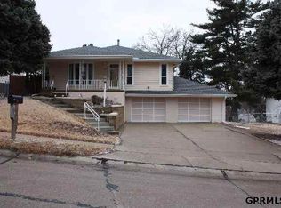 3713 Groves Rd, Bellevue, NE 68147