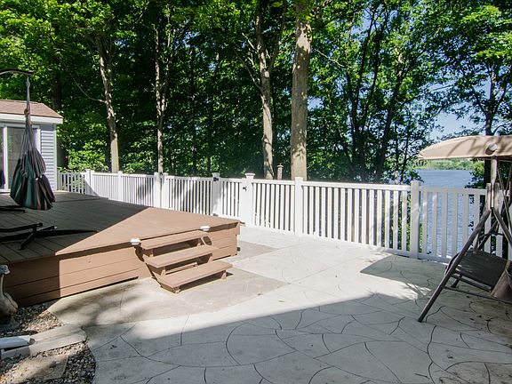 4th image of 7997 Lake Crest Dr