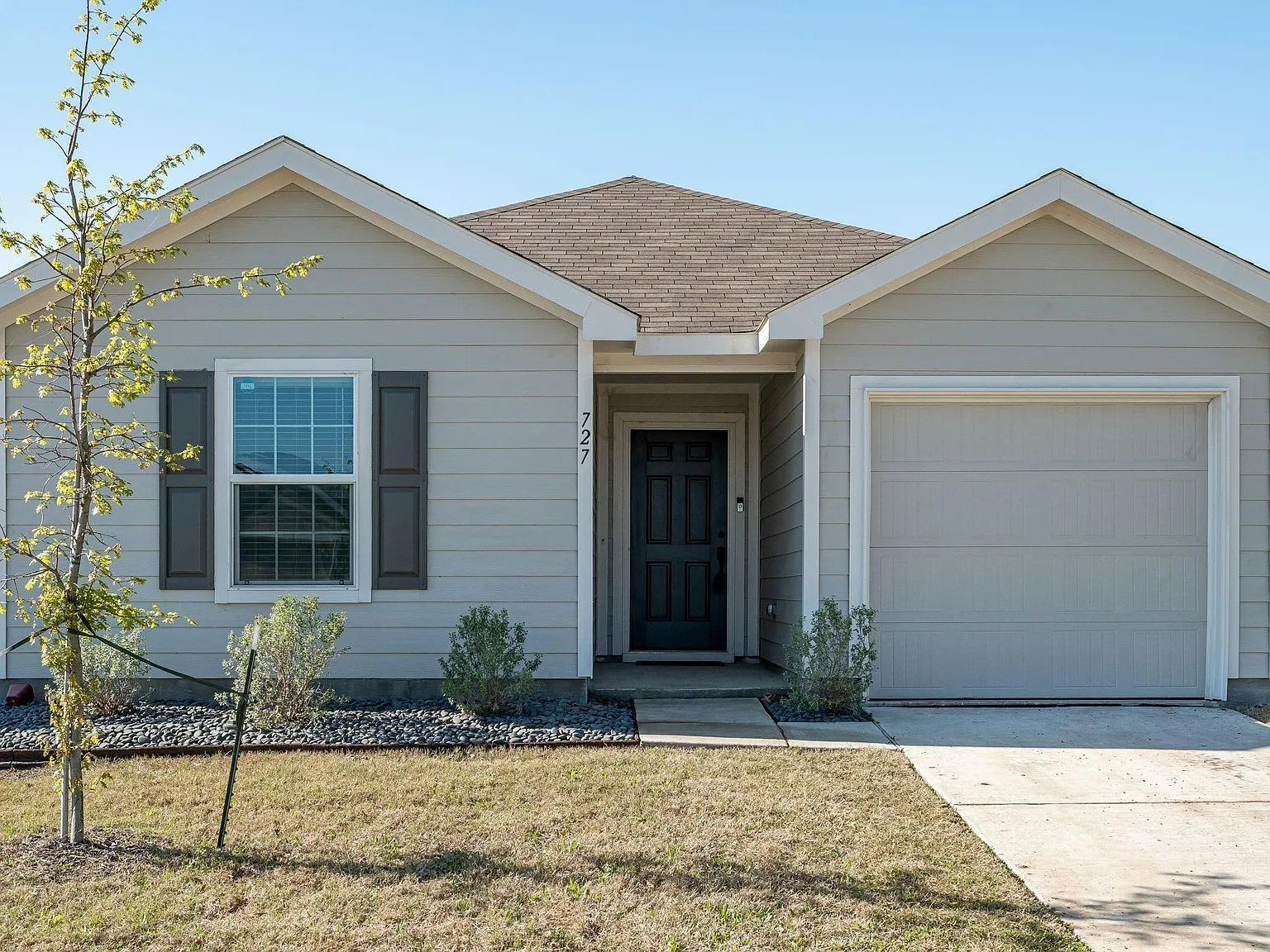 727 Cochran Drive — Photo 1