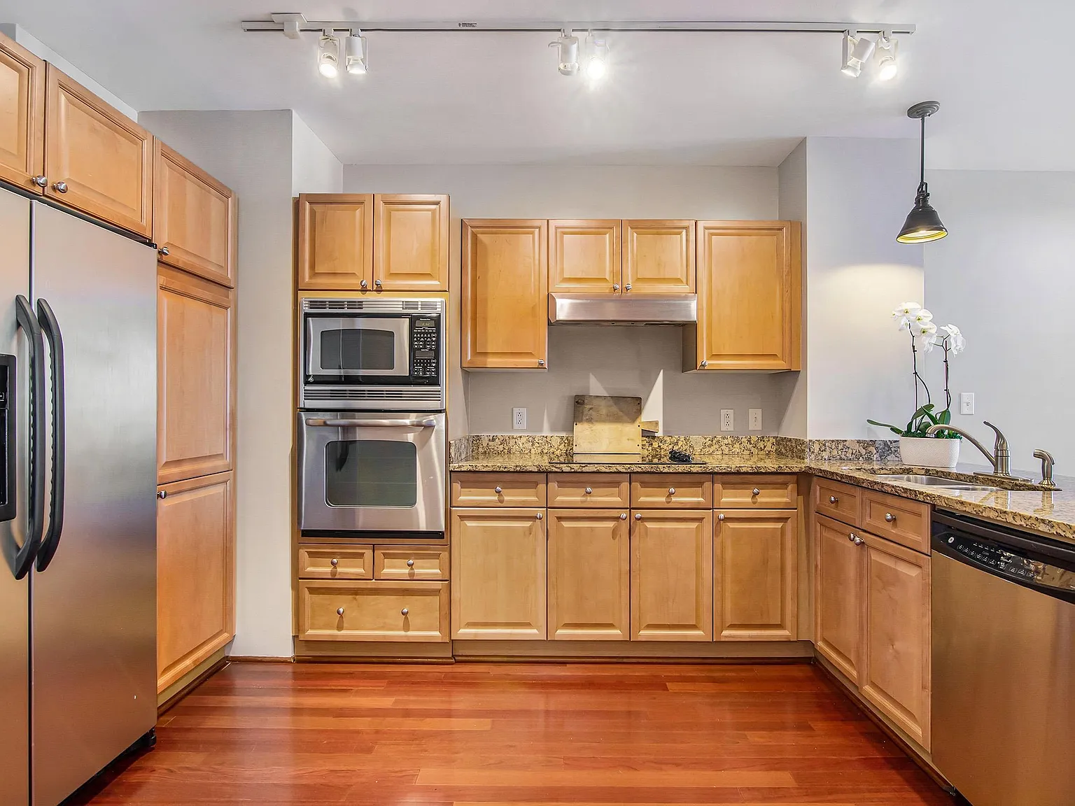 2 bed, 2.0 bath, 1238 sqft, $2,300 — Photo 4
