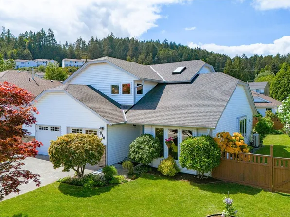 810 Colonia Dr, Ladysmith, BC V9G 1N3