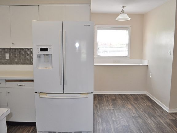 5th image of 30590 Edgewater Dr