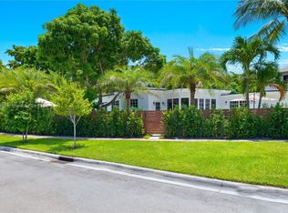 2575 Pine Tree Dr, Miami Beach, FL 33140