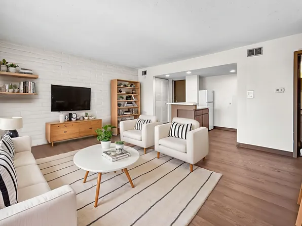 135 Dotson Dr, Ames, IA