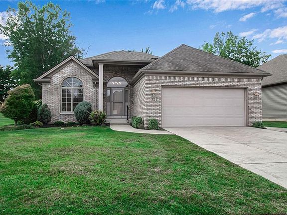 2nd image of 32 Forestlake Dr