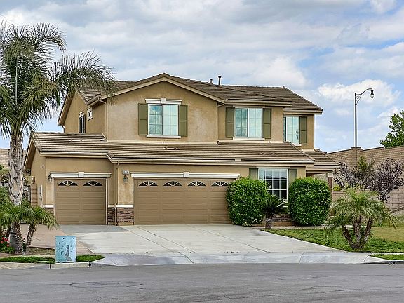 3 Car Garage exterior