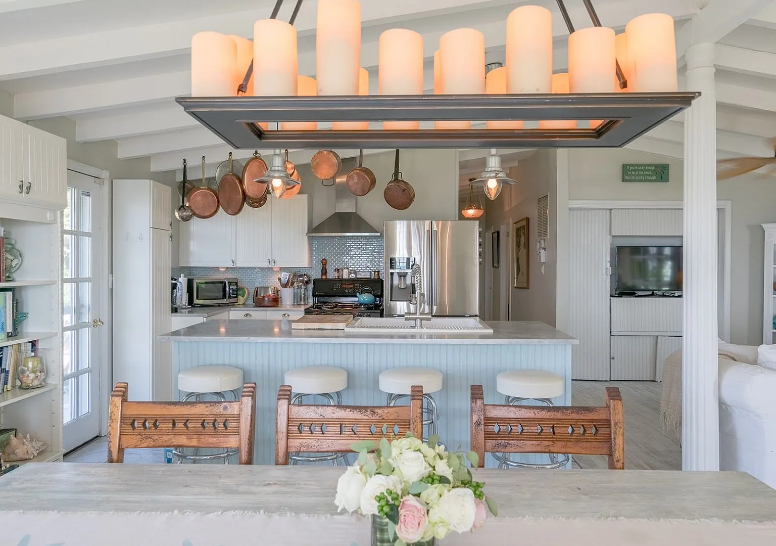 Private Bayfront Living, Water Views — Photo 4