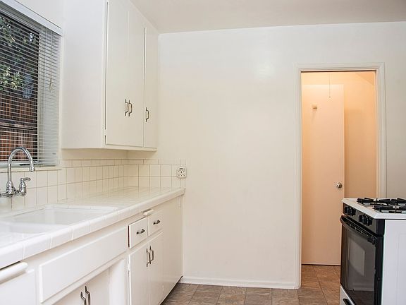 5th image of 425 S Los Robles Ave APT E