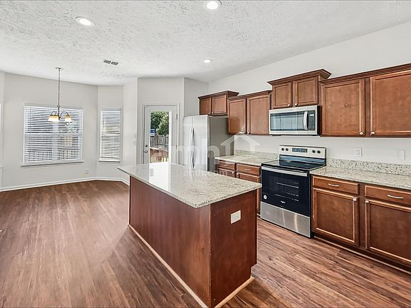 4th image of 3331 Foxside Ln