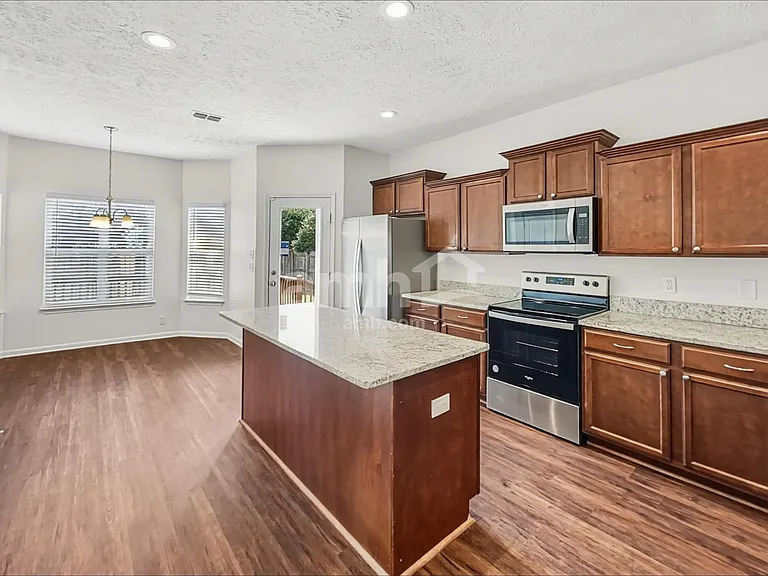 3331 Foxside Ln — Photo 4