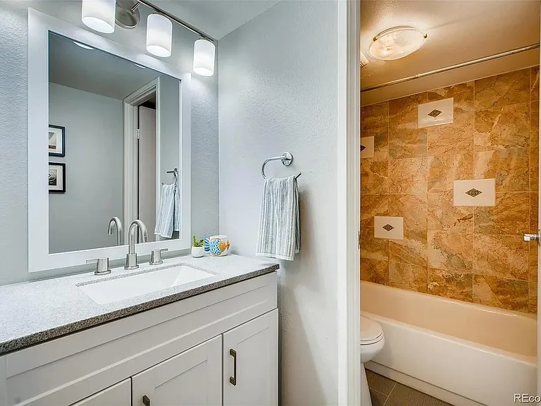 1433 N Williams St #805 — Photo 7