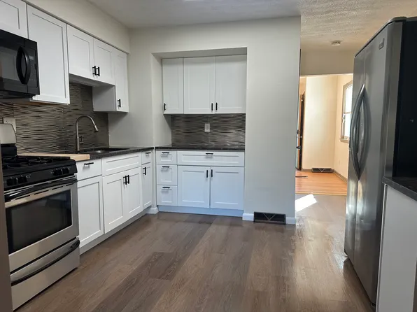 3208 Thelma St, Rockford, IL 61108