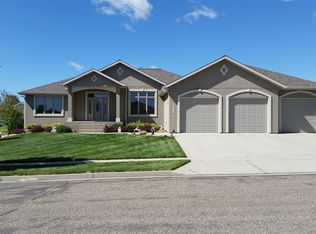 2720 Promontory Dr, Bismarck, ND 58503