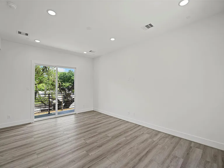 870 W Little York Rd #C — Photo 14