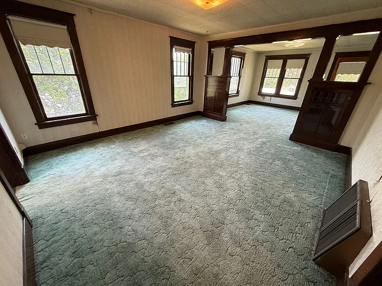 825 N Broadway Ave. — Photo 14