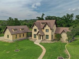 1104 Lois St, Kerrville, TX 78028