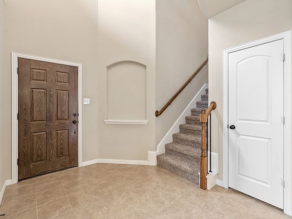 3rd image of 209 Westminster Dr