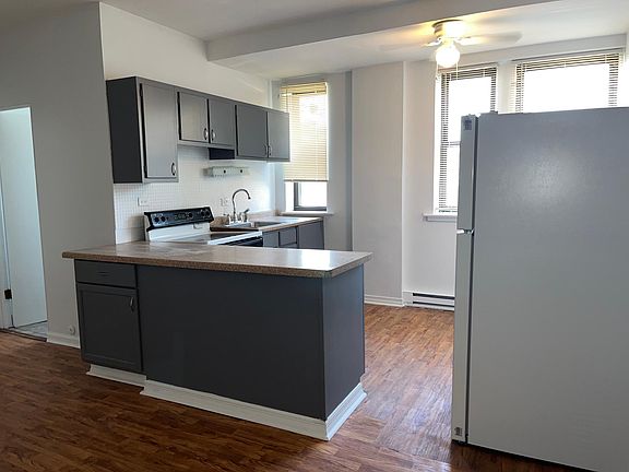 3rd image of 2700 S Hamlin Ave #1R
