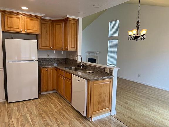 3rd image of 438 Merlot Ln