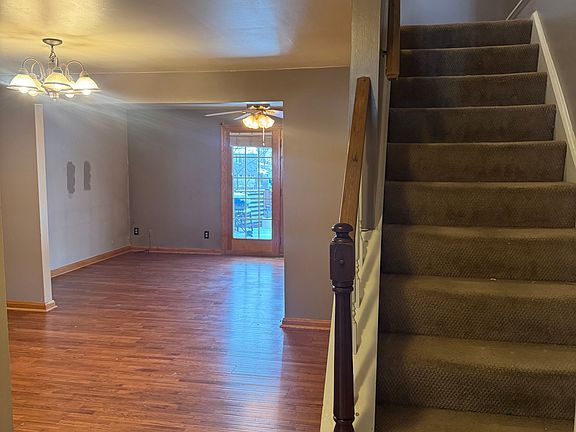 2nd image of 206 Parkwood Dr