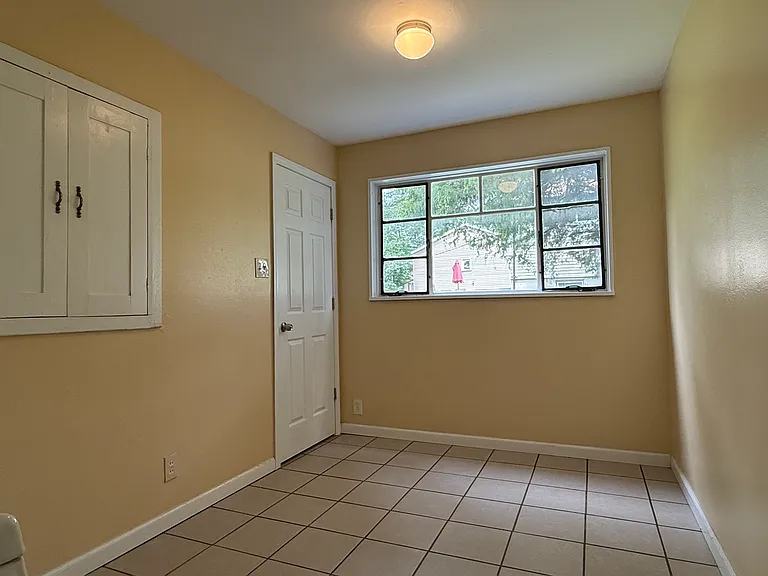 7727 Paddington Dr — Photo 7