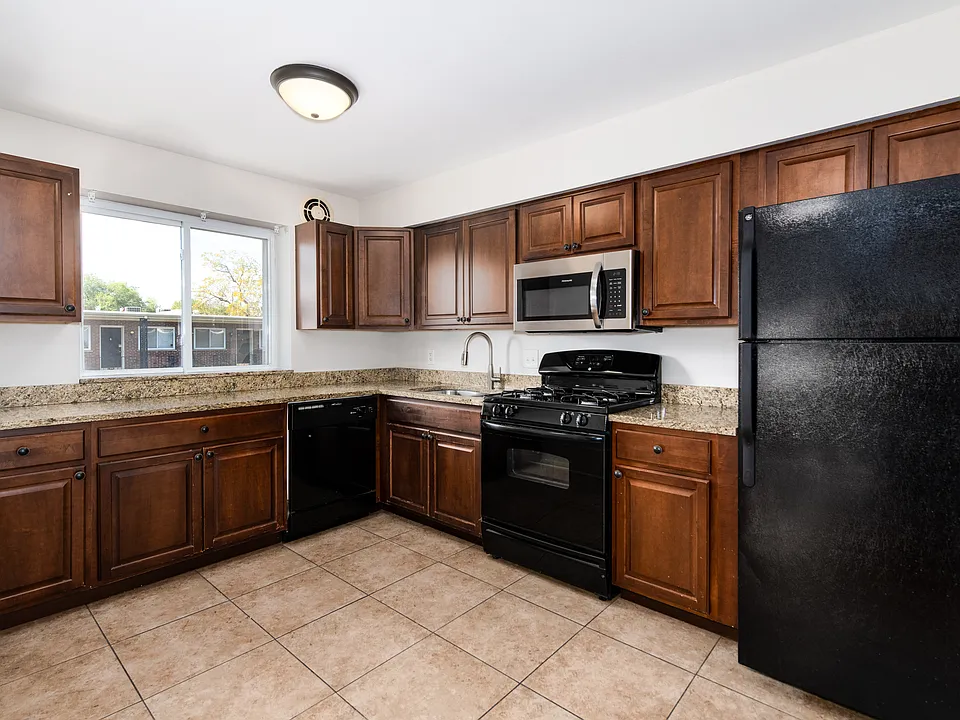 7215 Southwest Ave #105A