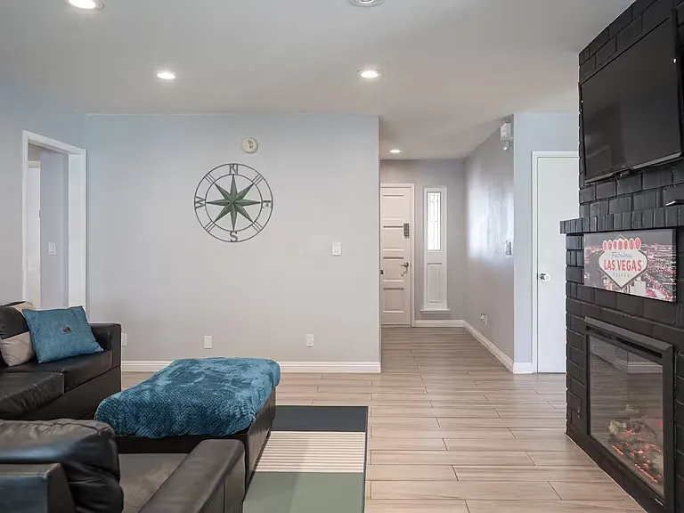 Carrera Dr — Photo 23