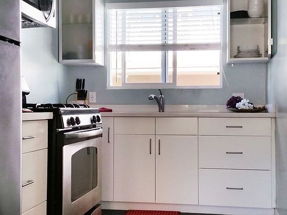 5th image of 990 Palm Ave APT 04