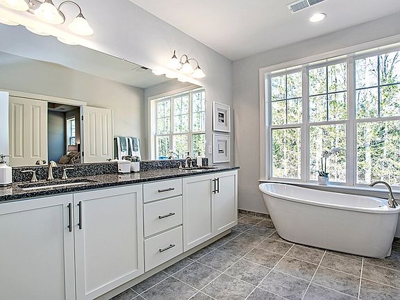 4th image of 12782 Cruz Ct