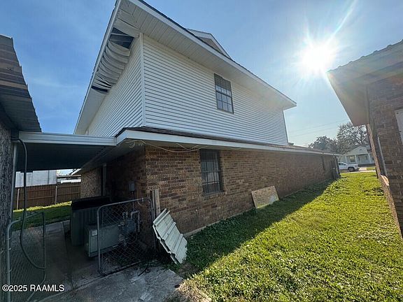3rd image of 124 Nita St