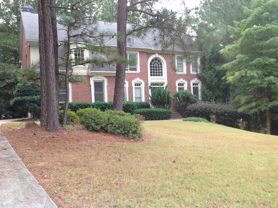 Front view - .5 acre lot 