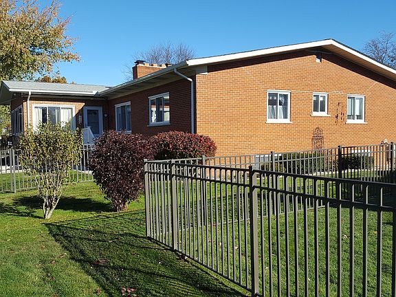 3rd image of 32421 Newcastle Dr