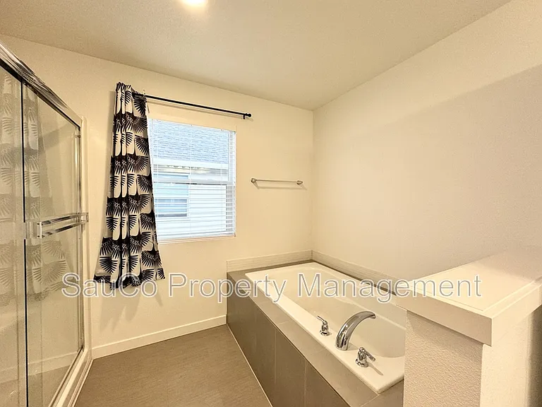 1248 S 28th Ter — Photo 17