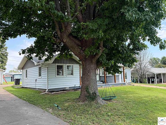3rd image of 1084 Sycamore Dr